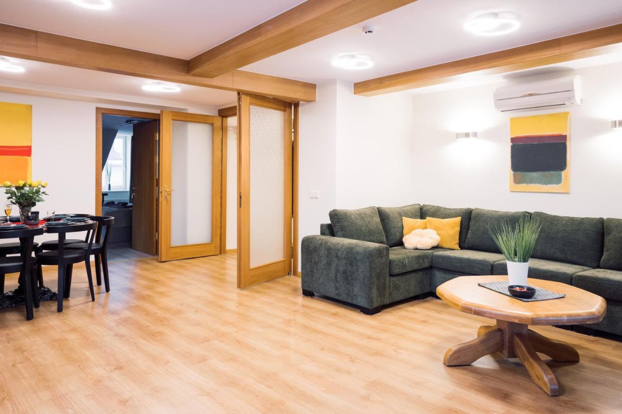 Rothko Apartment/8 Guests/4Bedrooms/Riga Old Town エクステリア 写真