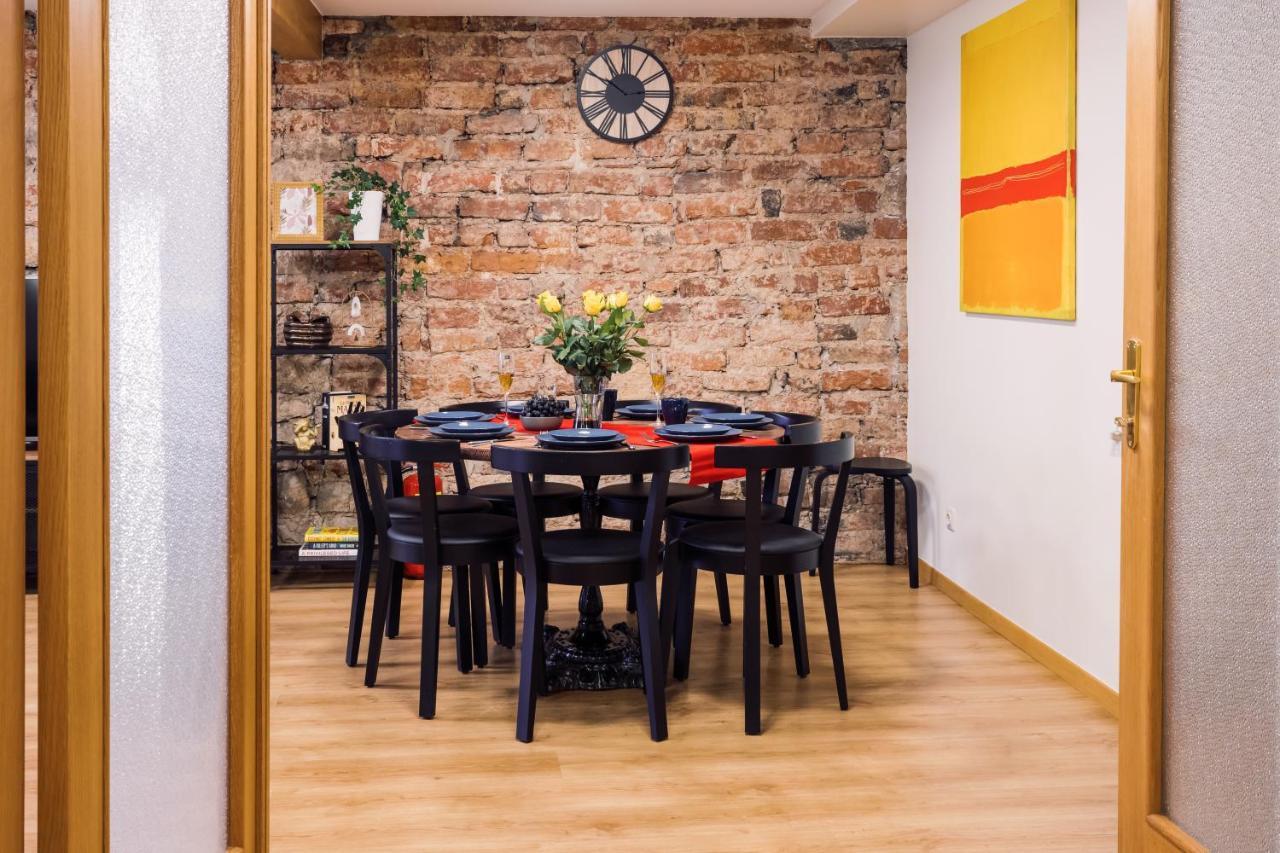 Rothko Apartment/8 Guests/4Bedrooms/Riga Old Town エクステリア 写真