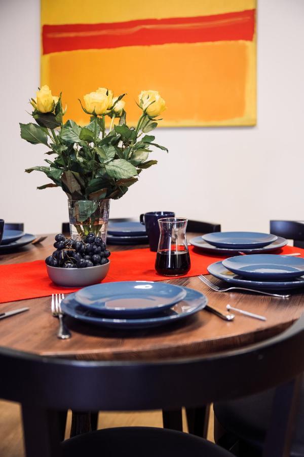 Rothko Apartment/8 Guests/4Bedrooms/Riga Old Town エクステリア 写真