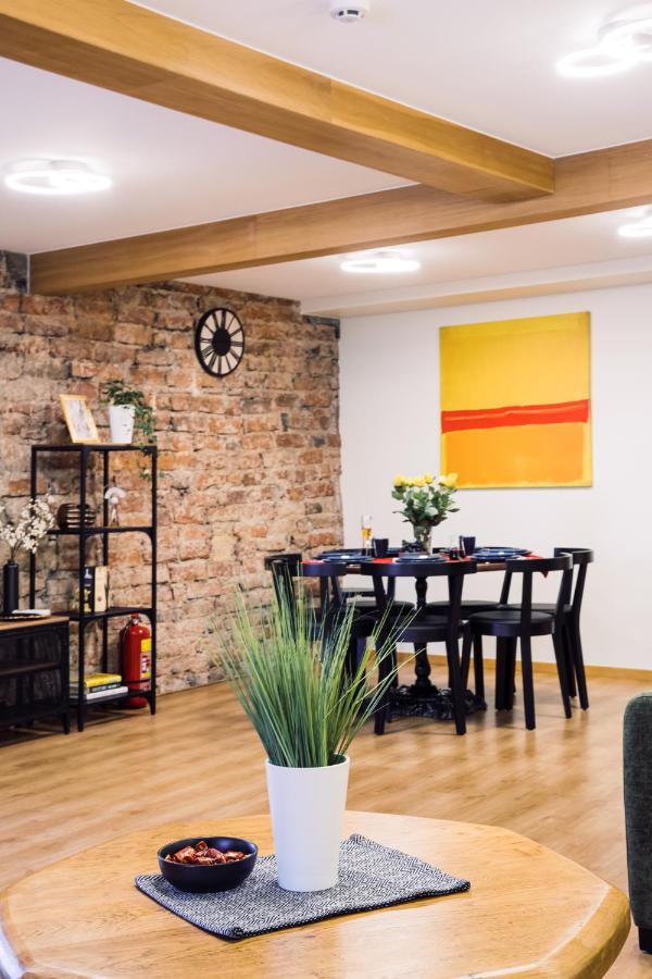 Rothko Apartment/8 Guests/4Bedrooms/Riga Old Town エクステリア 写真